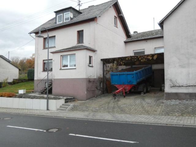 Wohnhaus mit Schreinerei auf einem riesig großem 7.500 qm Grundst