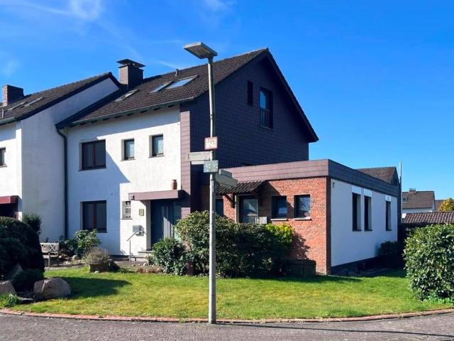 Wohnhaus mit separatem Anbau in DornbergBabenhausen