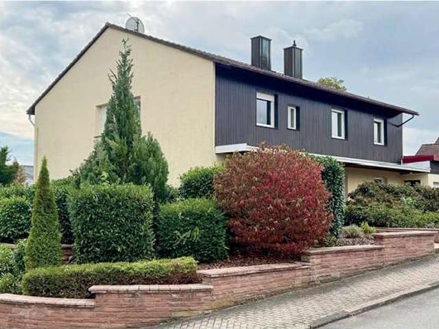 Wohnhaus mit traumhaftem Grundstück Stadtnah mit 2 Wohnungen und Doppelgarage