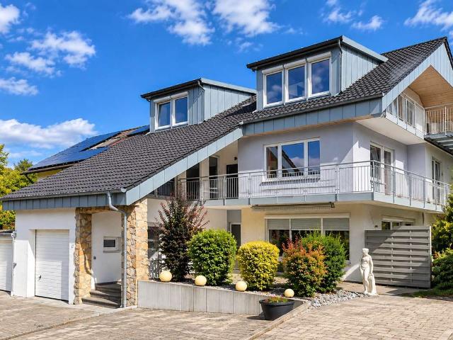 Wohnhaus mit traumhafter Aussicht – viel Platz für die Familie!