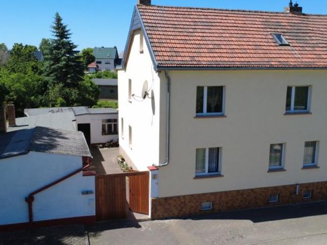 Wohnhaus mit vermieteter Einliegerwohnung Werkstatt, Nebengelass und Garten in Breitenhagen