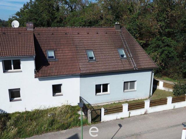 Wohnhaus mit viel Potential, Garten & Pool in Wels Maxlheid