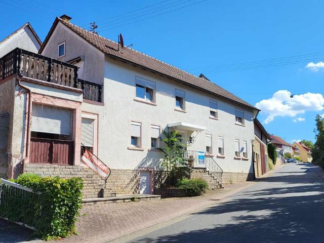 Wohnhaus mit viel Platz für die Familie! Ehemaliger Laden für Ihr Hobby?