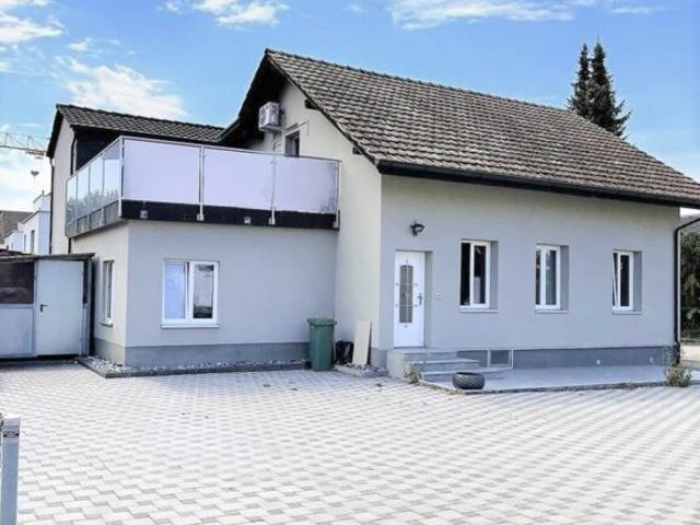 Wohnhaus mit zwei Wohnungen