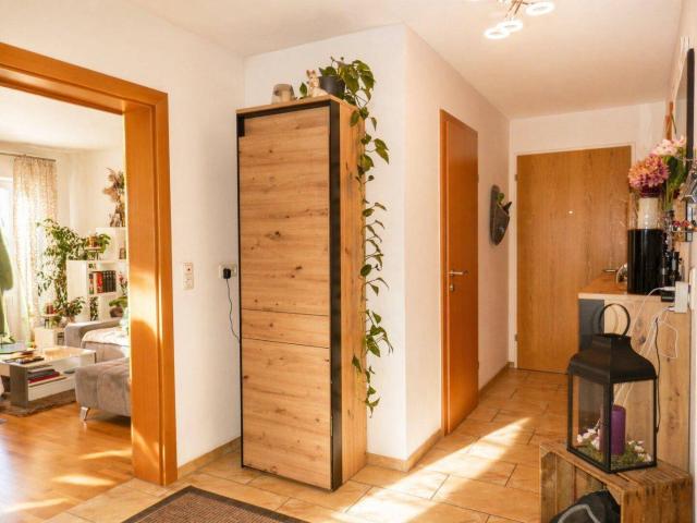 Wohnhighlight mit Top Ausstattung – 4 Zimmer Wohnung mit Balkon & Einzelgarage!