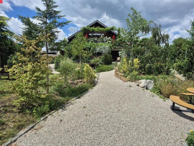 Wohnhighlight am Traunstein: Exklusives Mehrgenerationenhaus mit Natur Oase