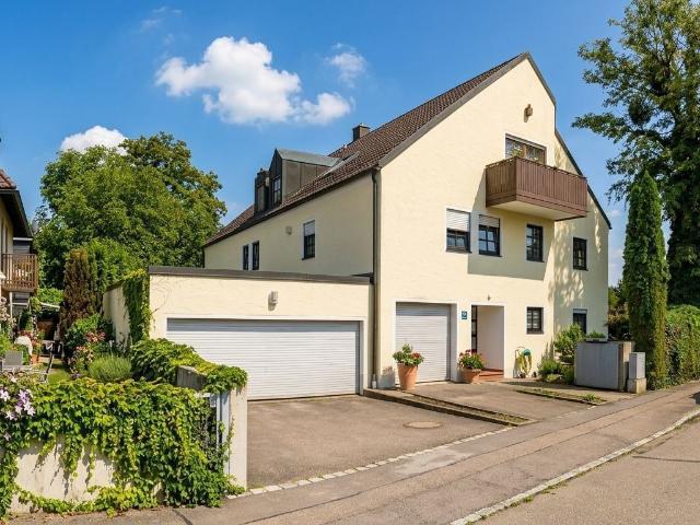 Wohnjuwel in Bogenhausen: 2,5 Zimmer mit Balkon inkl. Duplexgarage