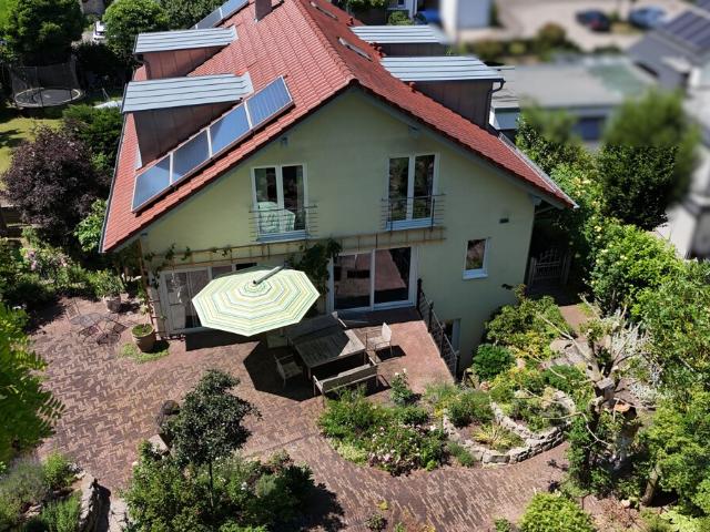 Wohnjuwel in Schwäbisch Hall: Exklusive Doppelhaushälfte mit Sauna & Gartenparadies