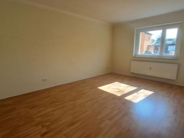 Wohnliche 2 Zimmer Erdgeschosswohnung mit Balkon in Zeitz Forststraße