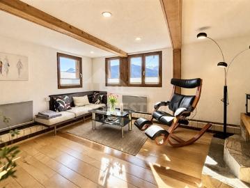 WOHNSCHÖNES 3 ZIMMER APARTMENT, DAS ECHTGESCHICHTE UND MODERNITÄT VERBINDET