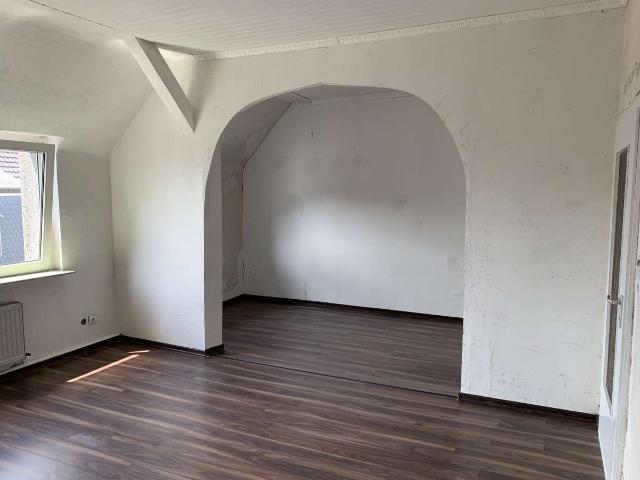 Wohnraum: 3 Zimmer Dachgeschosswohnung in Krefeld