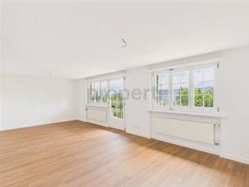 Wohntraum am Zürichsee Exklusive Maisonette mit Seesicht und eigenem Gartenanteil