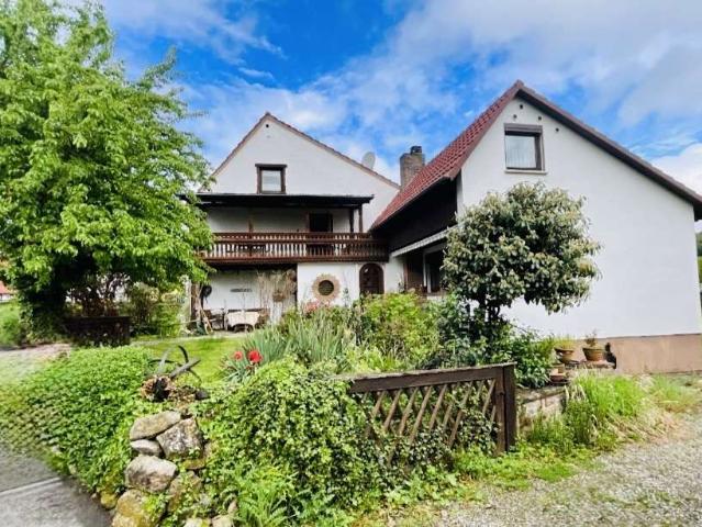 WOHNTRAUM AUF DEM LAND Großzügiges Einfamilienhaus mit vielseitigem Potenzial