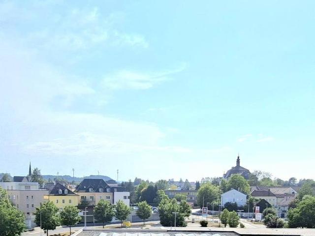 Wohntraum Gelegenheit: Frisch saniert, 2 Loggien, Garage & Attersee Nähe!