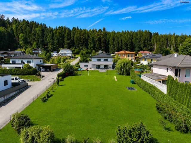 Wohntraum der Extraklasse in Atterseenähe mit Pool, Kaminofen, Balkon, Terrasse & Doppelgarage in Bierbaum / Gampern
