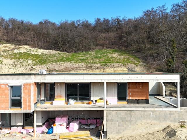 Wohntraum für Familien – Einfamilienhaus mit viel Platz und Grünblick & Pool