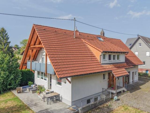 Wohntraum für junge Familie mit viel Platzbedarf!Einfamilienhaus mit großem Grundstück und 4 Garagen