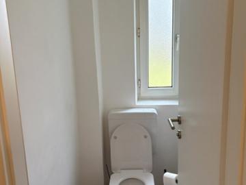 Wohntraum im Grünen: exklusive 4 Zimmer Wohnung mit stilvollem Wohlfühlbad, separatem WC, hellem Abstellraum in begehrter Ruhelage verspricht hochwertiges Wohnambiente!