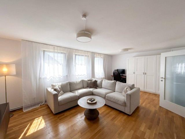 Wohntraum im Dachgeschoß 4 Zimmer Wohnung mit Küche und Balkon!