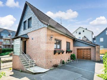 Einfamilienhaus mit hübschem Garten im Zentrum von Burscheid!