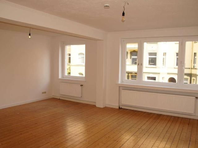 Wohntraum in der List: Sanierte 3 Zimmer Wohnung mit Balkon, Dielen & Badewanne