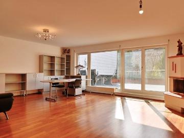 Wohntraum in Hernals / Beg.Dornbach: Großzügige Eigentumswohnung mit Terrassen, Garten & zwei Garagenplätzen