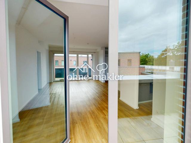 Wohntraum in Rissen: 3 Zimmer Dachgeschosswohnung mit 2 Dachterrassen, eigenem Lift, EBK uvm