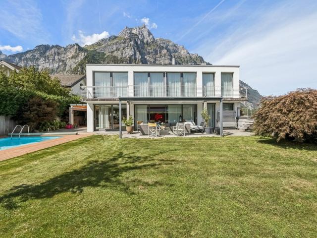Wohntraum mit Pool und Bergsicht