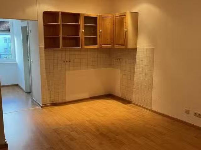 Wohnung mieten Bernburg Saale Einraumwohnung mit Wannenbad.