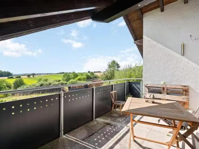 Wohnung mieten Gundelsheim Helle 3,5 Zimmer Dachgeschosswohn.
