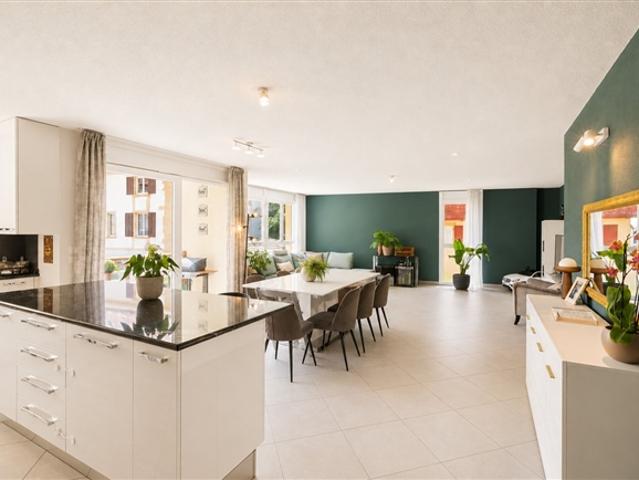 Wohnung mit 4.5 Zimmern im 1. Stock