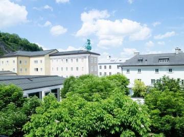 Etagenwohnung mieten in Residenzplatz - Keller