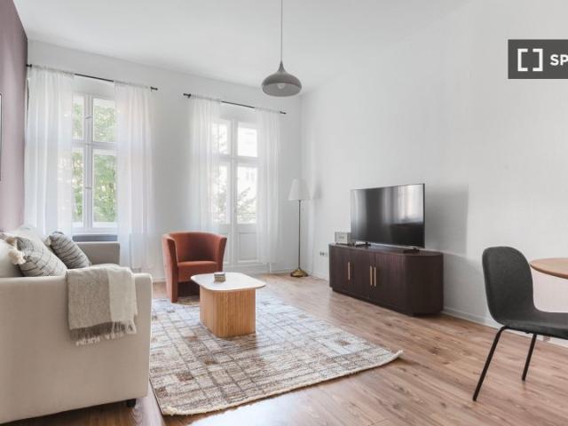 Wohnung mit 2 Schlafzimmern zur Miete in Reuterkiez, Berlin