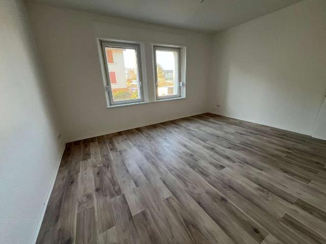 Wohnung mit Terrasse: Exklusive 3 Raum Wohnung mit Küche
