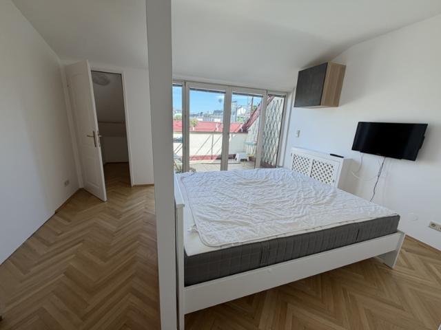 WOHNUNG mit TERRASSE + klimatisiert