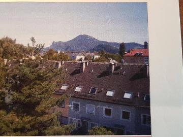3 Zimmer Wohnung mit Aussicht, saniert inkl. oberirdischer Einzelgarage Loggia und Balkon