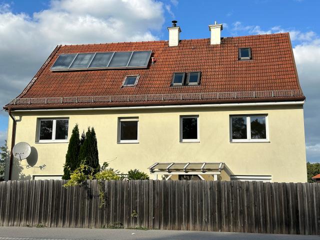 Wohnung mit umfangreichem Platzangebot und zwei Garagen