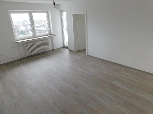 Wohnung mit Ausblick, neu renoviert mit Balkon!