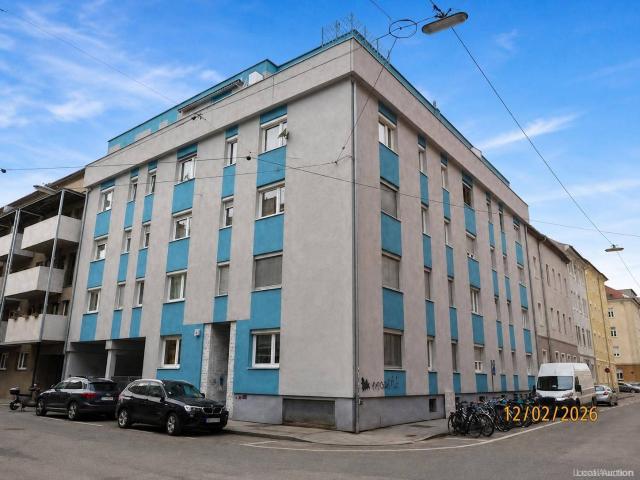 Wohnung mit Balkon und Aufzug