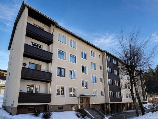 Wohnung mit Balkon und Einbauküche