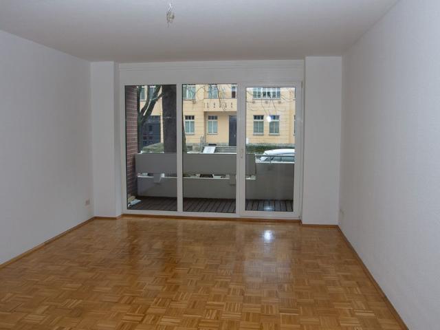 Wohnung mit Balkon und grünem Innenhof Einbauküche möglich