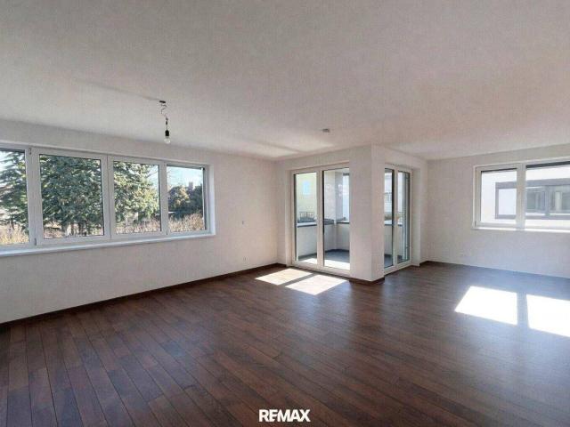 Wohnung mit Balkon und Parkplatz