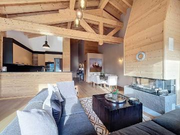 Wohnung mit Charakter, die auf die Berge blickt, nur einen Steinwurf von den Hängen entfernt