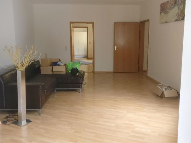 Wohnung mit großem Wohnbereich, Badewanne sowie Dusche in der Innenstadt, ruhig im Hinterhaus!