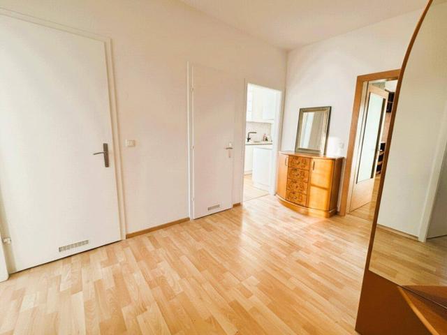 Wohnung mit neuer Einbauküche und großer verglaster Loggia!