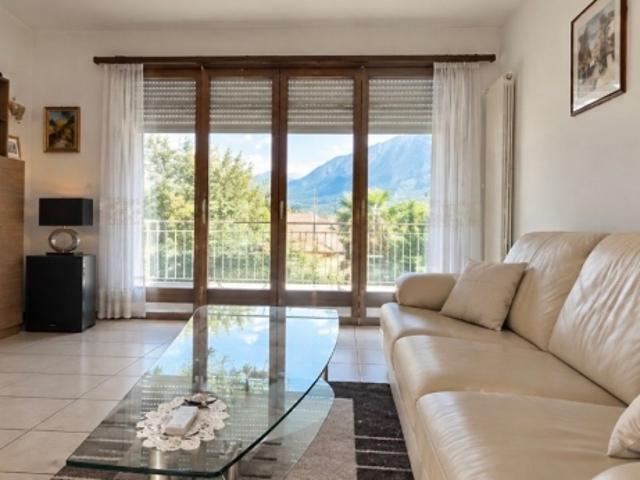 Wohnung mit Panoramaterrasse und offenem Blick