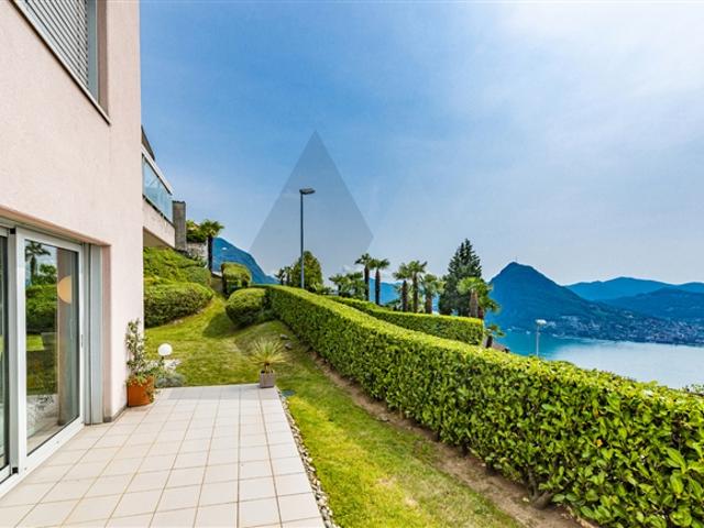 WOHNUNG MIT PRIVATEM GARTEN UND SCHWIMMBAD