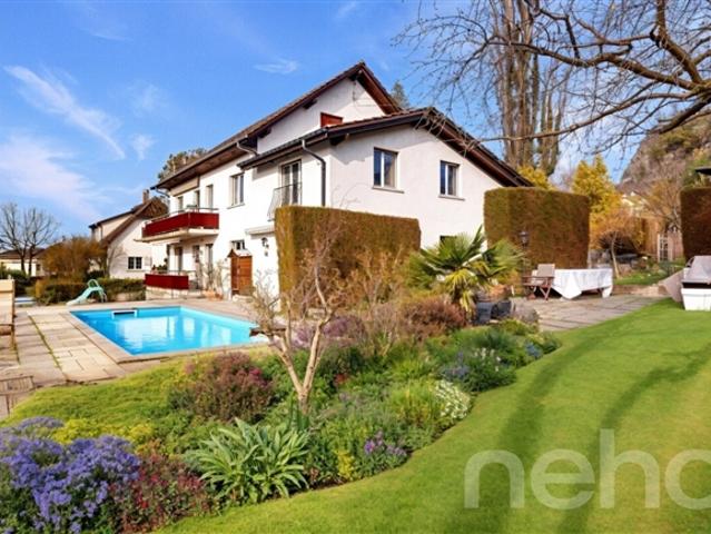 Wohnung mit privatem Garten und Schwimmbad im Mitbesitz