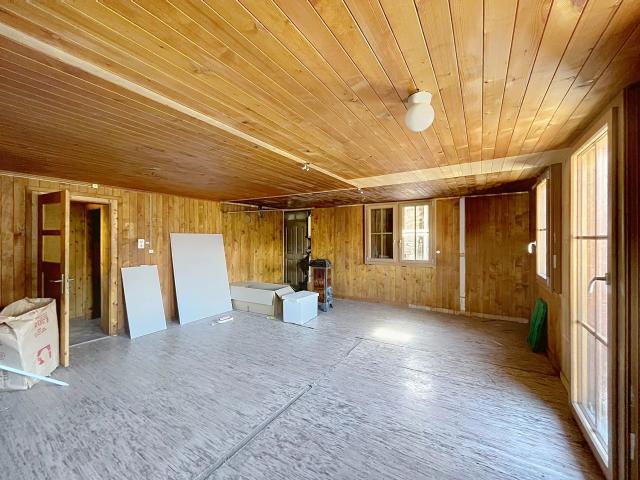 Wohnung mit Renovierungspotenzial und Bergblick