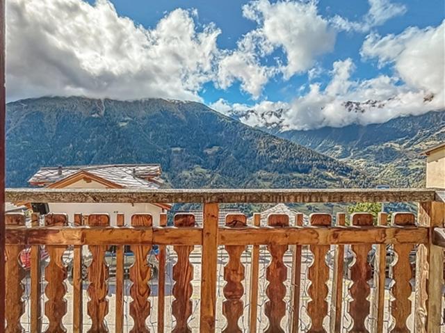 Wohnung mit Renovierungspotenzial und Bergblick